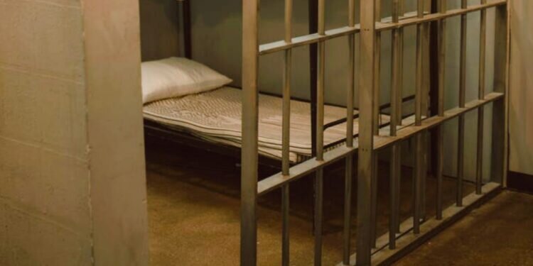 arrestant ruimte gevangenis cellenhuis