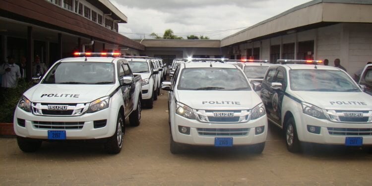 Politievoertuigen. Foto Korps Politie Suriname e1691553437771