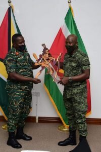 Topoverleg tussen de legerbevelhebbers van de Cooperatieve Republiek van Guyana en de Republiek van Suriname3 200x300 1