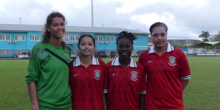 Van links naar rechts: Mayra Tjin-A-Koeng, Cady Chin-Sie-Chen, Andaya Landveld en Ravachelly van Ommeren.