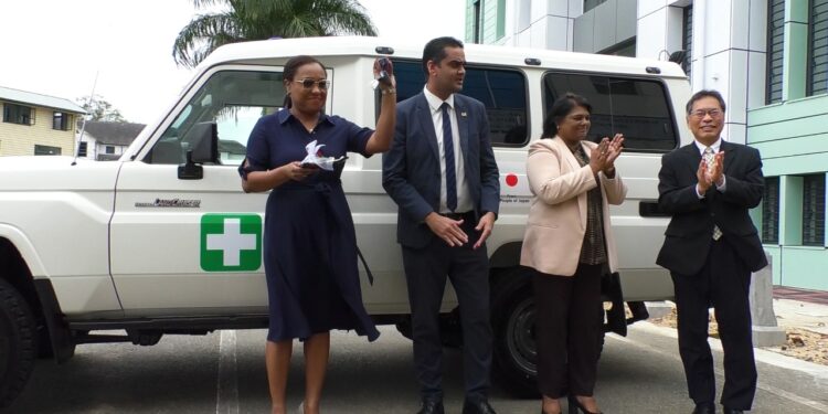 Japan schenkt Suriname medische apparatuur 2