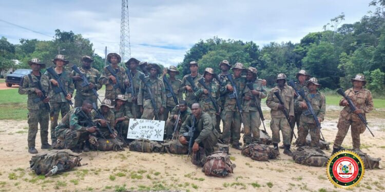 Gevechtscursus voor studenten Surinaamse Militaire School achter de rug1