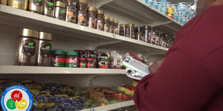foto: controle bij verschillende winkels,ministerie van Economische zaken