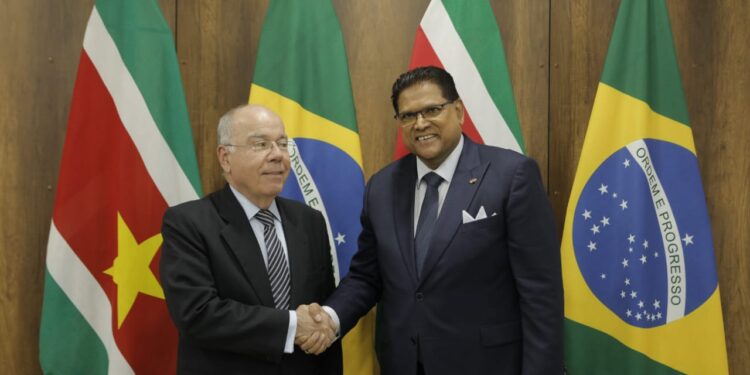 Minister Vieira en president Santokhi 2