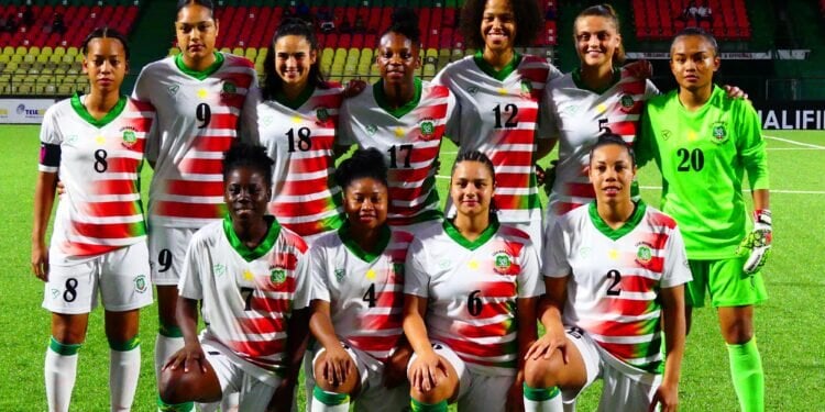 De ruzie tussen de speelsters van Natio Uma, de nationale vrouwen voetbalselectie van Suriname, lijkt bijgelegd. Als alles goed zit zullen ze in september weer in actie komen wanneer het eerste vrouwen CONCACAF Nations League seizoen (2023-2024) van start gaat. Die wedstrijden dienen als kwalificatie voor de eerste CONCACAF Gold Cup voor vrouwen, in 2024. (foto: First2Productions/Arny Belfor)