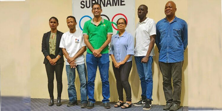 Het nieuw bestuur van de Surinaamse Taekwondo Associatie