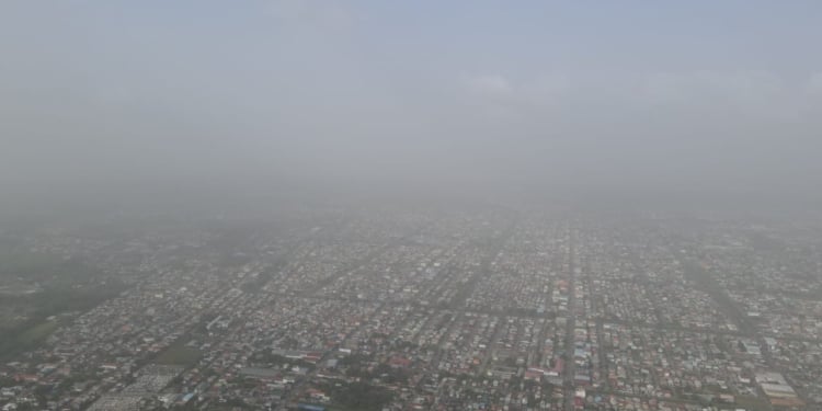 Sahara stoflaag begin van het jaar boven Paramaribo | Foto Key News Suriname