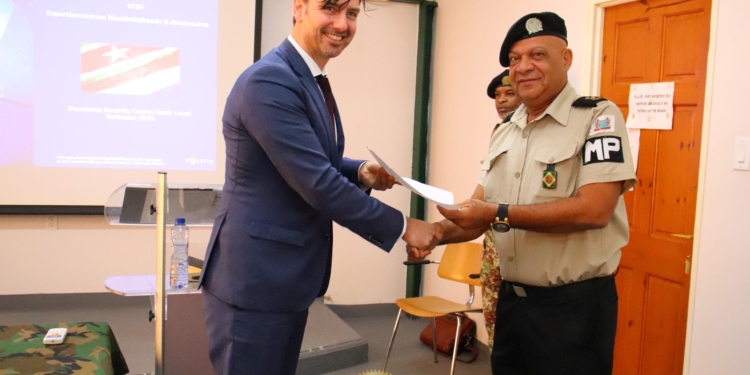 Militaire Politie krijgt na 18 jaren weer training van Koninklijke Marechaussee in documentencontrole4