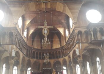 20180411 105925 scaled Uit een onderzoek is gebleken  dat Franse geestelijken van de katholieke kerk de afgelopen zeventig jaar meer dan 200.000 kinderen seksueel hebben misbruikt. Het resultaat van het onderzoek is dinsdag vrijgegeven. Vooral jongens in de leeftijd van 10 tot en met 13 jaar werden seksueel misbruikt binnen de Franse katholieke kerken sinds 1950. Een van de onderzoekers gaf aan dat er zeker 2900-3200 misbruikers zijn geweest. Hij verwijt de kerk "wrede onverschilligheid jegens de slachtoffers”.