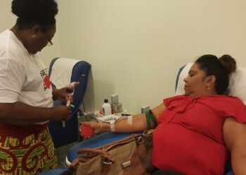 20190614 115410 scaled Wereldwijd wordt op 14 juni Wereld Bloeddonordag herdacht. In het kader hiervan roept de Pan-Amerikaanse Gezondheidsorganisatie (PAHO) mensen op bloed te doneren. Vooral omdat er in het eerste jaar van de Covid-19-pandemie het aantal bloeddonaties met 20 procent is gedaald in Latijns-Amerika en het Caribisch gebied.