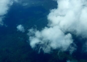 20191129 121911 scaled Enkele dorpen in het Boven-Suriname gebied zaten al maanden zonder onderhoudsmaterialen, waardoor onder andere het vliegveld niet onderhouden kon worden. Hierdoor waren deze dorpen bijna geïsoleerd. Door het initiatief van het commissariaat beschikken de dorpen nu wel over onderhoudsmaterialen.
