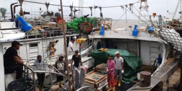20210204 143646 1 Tijdens hun ontmoeting met MARAD verzekerden ambtenaren van het agentschap hen dat er een onderzoek is gestart. Er werd een bevel verkregen om te voorkomen dat het schip de wateren van Guyana zou verlaten voor Suriname totdat de bemanning is betaald. "de MARAD-mensen belden hen, maar alsof ze met geen van hen in contact kwamen. Alsof ze er geen antwoord op geven", voegde Riddle eraan toe.