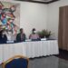 20211007 181831 scaled Hoopvol is Soenita Nannan Panday, voorzitter van de Communicatie stuurgroep en tevens medisch directeur van ‘s Lands Hospitaal. Zij vertelde bij haar presentatie  tijdens de reguliere Covid-19-persconferentie dat er een grote vaccinatiebereidheid te merken is.Momenteel heeft 48,55 procent van de doelgroeppopulatie zich laten vaccineren, van wie 36,66 procent volledig is gevaccineerd. “Het gaat dus gestadig. De vaccinatieposten zijn de afgelopen dagen drukker dan normaal. De trend nu is dat vooral gevraagd wordt naar het Pfizer-vaccin en dat veel meer kinderen met hun ouders komen om zich  te laten vaccineren”, zegt Nannan Panday.