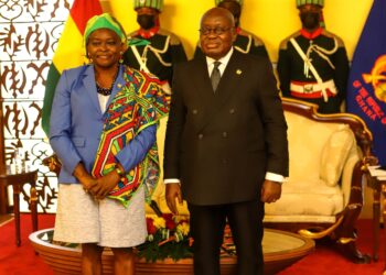 2022.03.22 Ambassadeur Graand Galon President Ghana scaled Fidelia Graand-Galon, buitengewoon en gevolmachtigd ambassadeur van de Republiek Suriname in Ghana, heeft haar geloofsbrieven aangeboden aan de president van de Republiek Ghana, Nana Addo Dankwa Akufo-Addo. Dit vond plaats op dinsdag 22 maart 2022, tijdens een speciale ceremonie in het presidentieel paleis ‘the Golden Jubilee House’ in Accra.