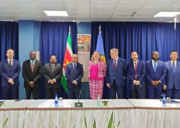 2022.04.05 BIBIS Corps Diplomatique Minister Albert Ramdin van Buitenlandse zaken, International Business en Internationale Samenwerking (BIBIS), heeft op dinsdag 05 april 2022 een onderhoud gehad met het Corps Diplomatique, op het ministerie. De vergadering had in het bijzonder tot doel het Corps te informeren over de High level meetings die zullen worden gehouden, waaronder de High Level Security Conference op 21 en 22 april dit jaar en het voorzitterschap van Suriname van de CARICOM per 01 juli 2022.