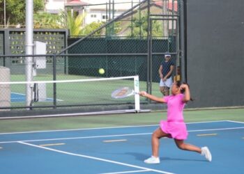 259640103 4757246670987602 4174456607234595510 n De nationale jeugdtenniskampioenschappen zijn vrijdag 21 oktober van start gegaan. Ruim 35 jonge tennissers zullen om de hoogste eer strijden in de U-12, U-14 en U-18 klasse.