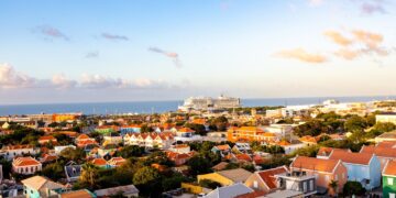 275815817 3165167197060116 3324739601995788812 n De Curaçao Tourist Board mikt voor het komende seizoen op 6000 bezoekers uit Suriname. Dit zegt Janine de Windt, Regional Manager Caribbean & MICE Curaçao Tourist Board. Voor Nederland is dit aantal 190.000. De Board is na een rustperiode van een jaar terug met de jaarlijkse Infomart, waarbij touroperators en hoteliers hun toeristisch product aan het Surinaams publiek presenteren.