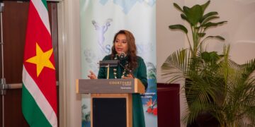 Terugtreden first lady uit RvC Staatsolie klopt niet
