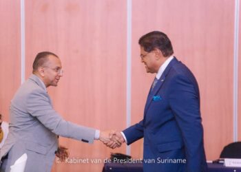 311504061 666575901500943 33451987087231122 n “We hebben de overtuiging, dat we al de stormen zullen doorstaan en dat we er beter uit zullen komen. We moeten hele moeilijke beleidskeuzes maken, waarvoor het gezegde “all hands on deck”, zeer op zijn plaats is”, zei president Chandrikapersad Santokhi tijdens de viering van de 50ste jaardag van de Vereniging van Economisten in Suriname (VES).