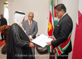 312174678 666944928130707 1562871070826561794 n Zes niet-residerende ambassadeurs hebben hun geloofsbrieven overhandigd aan president Chandrikapersad Santokhi. Op 18 oktober 2022 maakten de afgezanten van Zweden, Bulgarije, Peru, Qatar, Bahrein en de Heilige Stoel (het Vaticaan) hun opwachting bij het staatshoofd in het presidentieel paleis.