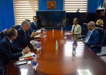 312362157 481686377322538 1472334324452875635 n Waarnemend minister van Financiën en Planning, Minister Albert Ramdin, heeft op donderdag 20 oktober 2022 een onderhoud gehad met een Franse delegatie onder leiding van de Ambassadeur van Frankrijk in Suriname en Guyana, Z.E. Nicolas de Lacoste.