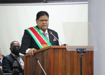 Santokhi wil een visie 2060 plan formuleren