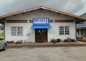 ASFA gebouw 3 De Associatie van Surinaamse Fabrikanten (ASFA) wilt dat lokale ondernemingen meeliften met multinationals. Om de bedrijven een duw in de rug te geven diende de vereniging een local content policy in bij de regering. De bedoeling is dat dit beleidsdocument geadopteerd en verder uitgevoerd wordt.