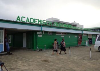 Academisch Ziekenhuis Paramaribo. Foto Suriname Herald Het Academisch Ziekenhuis Paramaribo (AZP) en Siemens Nederland hebben een memorandum of understanding (MOU) getekend voor een nieuwe dotterkamer. Siemens zal de complete angiokamer, de dotterkamer, van het ziekenhuis overhalen en een nieuwe opzetten.