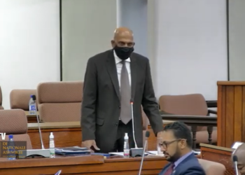 Achaibersing2 1 Minister Armand Achaibersing van Financiën en Planning beschuldigt zijn voorganger, die een administratieve chaos heeft achtergelaten op het ministerie en de Centrale Bank van Suriname (CBvS), voor het schandaal, waarbij recentelijk ongeveer SRD 47 miljoen is verduisterd uit staatskas.