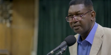 Armand Zunder 4 De Raad van Vakcentrales in Suriname (Ravaksur) uit felle kritiek op het uitblijven van tripartiet overleg over de toekomst van het ministerie van Arbeid, dat nu is ondergebracht bij Volksgezondheid, Arbeid en Welzijn...