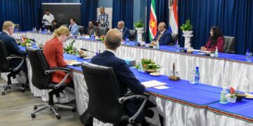 BIBIS 01 1 Minister Albert Ramdin van Buitenlandse Zaken, International Business en Internationale Samenwerking (BIBIS) en zijn Nederlandse collega Liesje Schreinemacher van Buitenlandse Handel en Ontwikkelingssamenwerking hebben zich gebogen over de visumproblematiek tussen Suriname en Nederland.