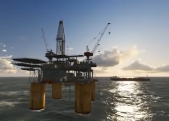 BP boorplatform simulatie 3 Op basis van het succes van de exploratie tot nu toe in Suriname, kondigde Staatsolie Hydrocarbon Institute (SHI) maandag de lancering aan van een bod op zes nieuwe exploratieblokken in het Demerara-areaal, dat nog steeds extreem onderbelicht is. De blokken die voor het grijpen liggen, liggen ten oosten van recente ontdekkingen van TotalEnergies en Apache en bevinden zich in waterdieptes van 400 tot 3.500 meter. Biedingen voor de nieuwe blokken worden eind mei volgend jaar ingediend en het bieden is maandag geopend.