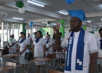 COVAB 2 Het Elsje Finck-Sanichar College (EFS), COVAB, heeft vandaag 43 afgestudeerden afgeleverd. De leiding van COVAB gelooft dat zij continu een bijdrage leveren aan de gezondheidszorg van Suriname.