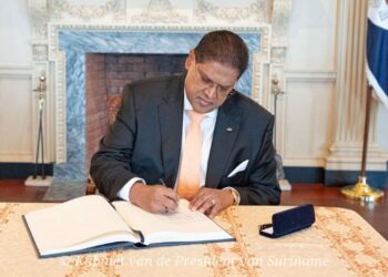Chan Santokhi Washington 1 President Chandrikapersad Santokhi heeft de Surinaamse diaspora in de Verenigde Staten op maandag 19 september 2022 toegesproken en opgeroepen haar land van herkomst mede te helpen opbouwen.
