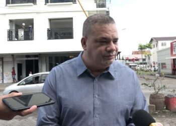 Chi Hing Het ontwateringsprobleem van Paramaribo Centrum moet straks definitief tot het verleden gaan behoren. Dit zegt districtscommissaris Ricardo Bhola.