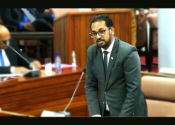 DNA debi 1 “Ik heb de informatie dat er nog zes verpleegkundigen van deze afdeling op vertrek staan”, zei DNA-lid Kishan Ramsukul (VHP) dinsdag in De Nationale Assemblee (DNA) over het zorgpersoneel van de Neonatale Intensive Care Unit (NICU).