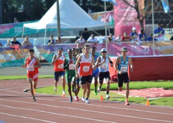 DSC0396 scaled Jeffelou Koorndijk heeft zijn droom werkelijkheid gemaakt, door op de 800 meter beneden de twee minuten te lopen. Zaterdag in het Estadio Municipal eindigde de Surinaamse atleet op de derde Zuid-Amerikaanse Jeugdspelen op de zesde plaats met een tijd van 1.59.21. De Uruguayaan Gonzalo Pereyra werd  winnaar met een tijd van 1.52.98.