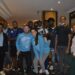 Zuid-Amerikaanse Jeugdspelen delegatie getroffen door Covid-19 11 DSC9961 scaled De Surinaamse Zuid-Amerikaanse Jeugdspelen delegatie, is getroffen door Covid-19. Het gaat hier om twee atleten. Maandag heeft Chef de Mission, Desire Eendragt, dit bekend gemaakt. De eerste groep atleten (3x3 basketbal, beachvolleybal en zwemmen) zijn maandag vertrokken uit Rosario. Zondagavond hebben deze atleten zich onderworpen aan een Covid-19-test. Maandagmiddag is bekend gemaakt dat van de acht atleten en drie trainers, een atleet positief is getest. De atleet vertoonde geen symptomen van het Coranavirus. Eendragt heeft in samenspraak met de atleet, maandag weer een tweede test gedaan en die bleek ook positief te zijn. De rest van de atleten en trainers zijn negatief getest en vertrokken maandag richting Suriname. Als alles goed verloopt moeten ze 4 mei in Suriname terug zijn. “Er is een positieve test van een van de delegatieleden afgenomen, waardoor we het vertrek van die persoon moesten cancelen. Het cancelen brengt een heleboel zaken met zich mee, waarmee rekening moet worden gehouden voor wat betreft het verblijf en het latere vertrek van de atleet.” De hotelmanager en Eendragt hebben zaken in orde gemaakt voor de atleet, die in het hotel zal verblijven. Echter, zal de atleet de kamer niet mogen verlaten, doch zal het hotel ervoor zorgen dat de atleet niets te kort komt. Chef de Mission geeft ook aan dat volgens de regels van het land (Argentinië) een persoon veertien dagen in quarantaine moet blijven. “Wij gaan de test na drie of vier dagen herhalen. Als het weer negatief uitvalt weten wij hoe hiermee om te gaan.” Chef de Mission maakt er gewag van dat in de tweede groep, die op 2 mei vertrok uit Suriname, zich ook een positief geteste atleet bevond. De delegatie is hierdoor zonder de atleet vertrokken uit Suriname. De tweede delegatie bestaat uit atleten van de sportonderdelen atletiek en badminton. “Wij hebben dit ook al doorgespeeld aan de organisatie.” Chef de Mission Eendragt zegt dat wat er ook gebeurt, hij geen enkel atleet of trainer alleen zal achterlaten in Argentinië. “Ik ga als laatste vertrekken uit Argentinië.”