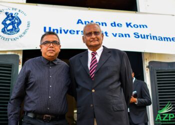 DSC 0104 scaled Tussen 2016 en 2020 is er bij 680 personen in Suriname tuberculose (tbc) vastgesteld. Gemiddeld zijn dat dus 136 patiënten per jaar. Volgens het proefschrift 'Tuberculosis in Suriname. Trends in epidemiology, diagnostics and treatment' van longarts Fitzgerald Gopie is er de afgelopen twintig jaar een stijging te merken van het aantal patiënten met tbc.