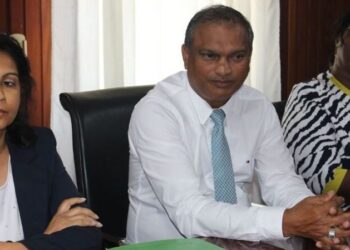 ’s Lands Hospitaal sluit 2022 af met SRD 38 miljoen schuld 7 Dayasankar Mathoera De ’s Lands Hospitaal sluit het jaar met een enorme schuld van SRD 38 miljoen. “Financieel was het een heel slecht jaar en men moet niet denken dat we in 2023 gaan goochelen”, zegt algemeen directeur Dayasankar Mathoera.