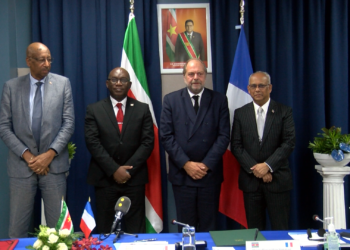 FRANSE MINISTER 2 Suriname en Frankrijk diepen hun samenwerking verder uit. De minister van Justitie van Frankrijk, Eric Dupond-Moretti, bevond zich in dat kader afgelopen vrijdag in Suriname.
