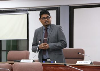 Gajadien “Er ontstaan privé legers in het binnenland en als er niets gedaan wordt,  kan de situatie onbeheersbaar worden”, zei parlementariër Asiskumar Gajadien maandag in de DNA. Het DNA-lid gaf aan dat het huidig team van ordening goudsector niet in staat is om de sector te ordenen. De situatie wordt met de dag erger. “We zien juist dat in het binnenland, na heel wat investeerders te hebben gesproken, het ontstaan van privé legers in het binnenland.”