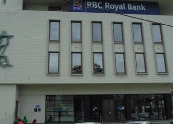 Werknemers Republic Bank leggen werk neer