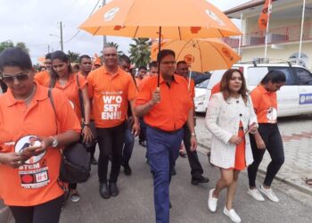 IMG 20200525 WA0127 1 Del Castilho stelt dat verwachtingen van veel mensen niet zijn uitgekomen. De speciale campagnes die voor de verkiezingen zijn gevoerd om de burgerij te bewegen anders te stemmen, hebben een bepaald idee gewekt. Een deel van de kiezers dacht dat er een massa nodig was om de vorige regering weg te stemmen. “Wanneer je na twee jaar terugkijkt zie je dat een heleboel mensen, die hun stem hebben uitgebracht, teleurgesteld zijn . Ze voelen zich eigenlijk bekocht.”
