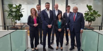 IMG 20220610 WA0005 Minister Rishma Kuldipsingh, van Economische Zaken, Ondernemerschap en Technologische Innovatie (EZ), vertoefd momenteel in Nederland voor een werkbezoek. De bewindsvrouw heeft vandaag, vrijdag 10 juni, de bilaterale gesprekken met betrekking tot ondernemerschap, die gestart waren in Suriname in mei jongst leden, gecontinueerd tijdens dit werkbezoek. Minister Kuldipsingh werd ontvangen door de locoburgemeester Sofyan Mbarki.