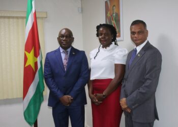 Amoksi ontvangt Guyanese Ambassadeur