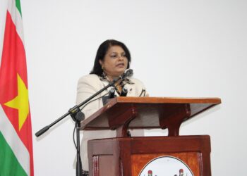 Minister Mathoera: "Geen plek voor georganiseerde criminaliteit in het leger"
