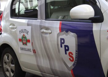 IMG 0237 96 scaled Het Ministerie van Justitie en Politie heeft de preventieve surveillance van het Korps Politie Suriname (KPS) en de ondersteunende beveiligingsbedrijven uitgebreid. In het kader van de uitvoering van het Criminaliteitsurgentieplan van het ministerie vond zaterdag de lancering plaats van de verruiming van het pilotproject, naar een groter verzorgingsgebied met assistentie van particuliere beveiligingsbedrijven.