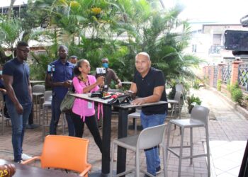 IMG 0308 scaled Er is momenteel een dialoog gaande tussen de Vereniging Horeca Suriname (VHS) en de overheid. Dat bevestig minister Amar Ramadhin van Volksgezondheid in een gesprek met Key News.