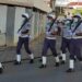 Ingezonden: Willen we een veilg Suriname of niet? 9 IMG 20211125 091631 scaled Korpschef Roberto Prade merkte onlangs op dat de daling in criminaliteitscijfers in de eerste helft van 2021 onder andere komt door de verhoogde surveillance van de politie en de inzet van de inlichtingendiensten. Tijdens een persconferentie aan de Duisburglaan zijn in oktober de criminaliteitscijfers van het eerste halfjaar van 2021 gepresenteerd. Het uitgangspunt was 2018, toen er een piek aan criminele activiteiten was geregistreerd. Bovenaan de lijst van strafbare feiten staan nog steeds gekwalificeerde diefstallen (nachtelijke inbraken of met meerdere personen gepleegd), inbraken en berovingen. Om de criminaliteit nog meer in te dammen is de minister van Juspol onlangs gestart met de landelijke operatie 'Veilig Suriname'. Hij probeert ondanks dat er geen middelen zijn, toch zaken in lijn te krijgen. Het is daarom van groot belang dat Suriname dit beleid ondersteunt.
